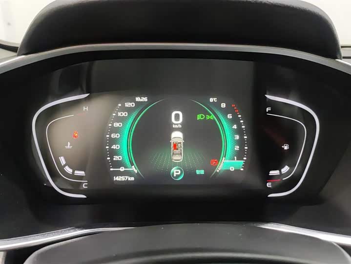 Фото 14 - Geely Coolray