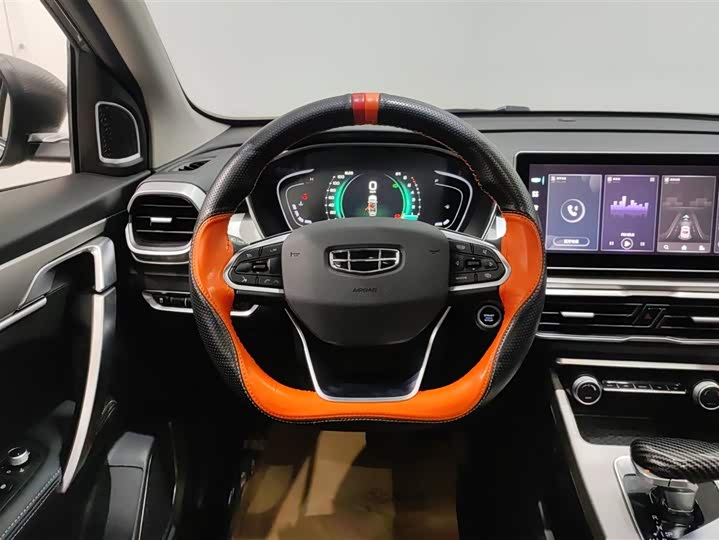 Фото 15 - Geely Coolray