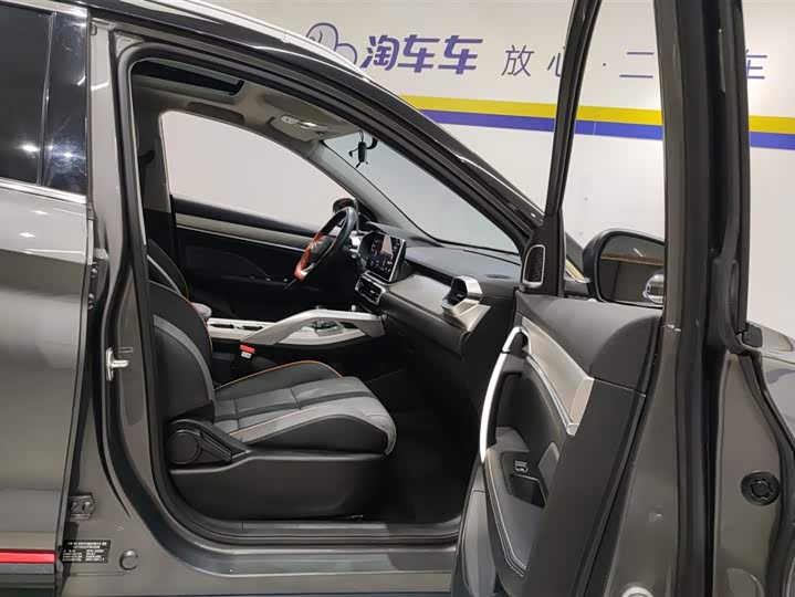 Фото 8 - Geely Coolray