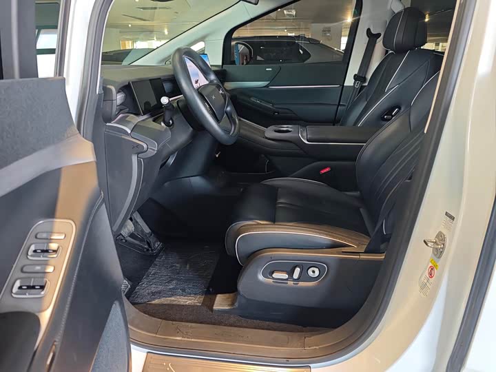 Фото 4 - XPeng X9