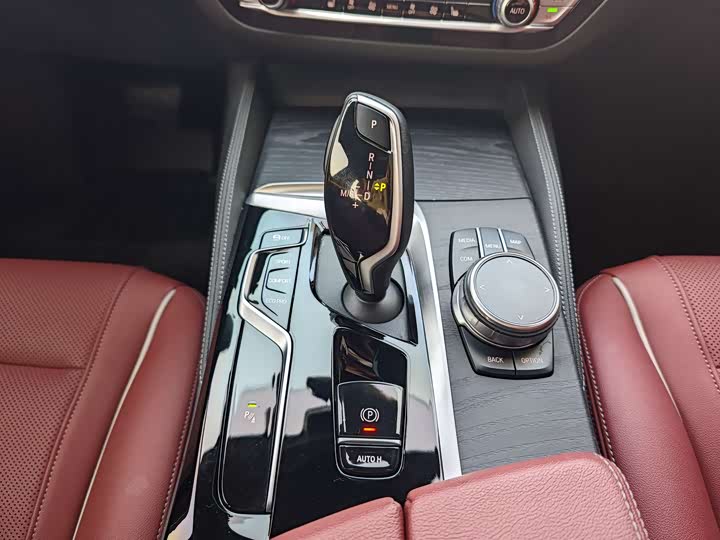 Фото 13 - BMW 5 Series