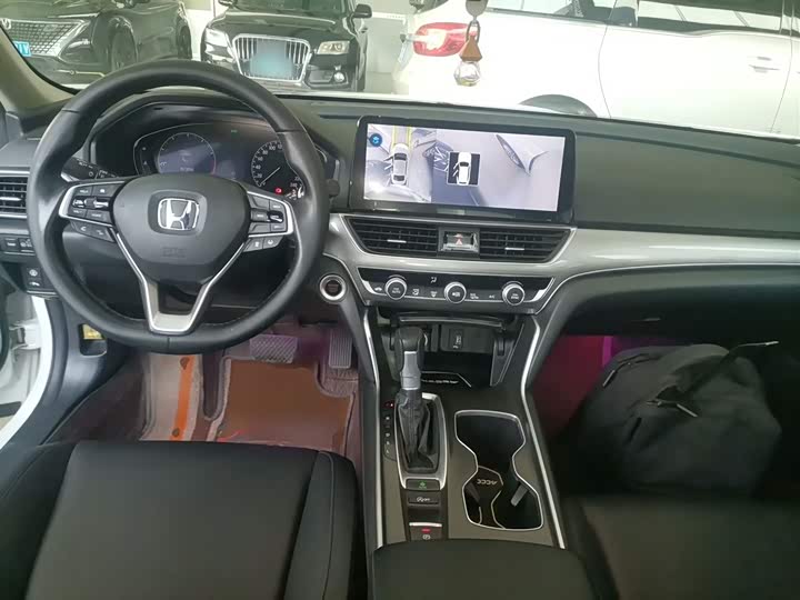 Фото 10 - Honda Accord