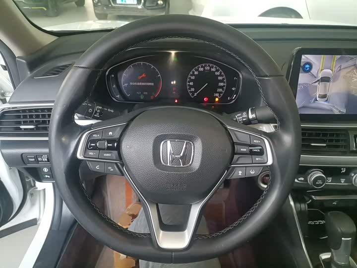 Фото 11 - Honda Accord