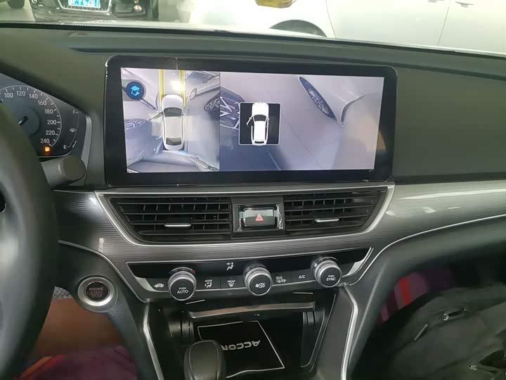 Фото 13 - Honda Accord