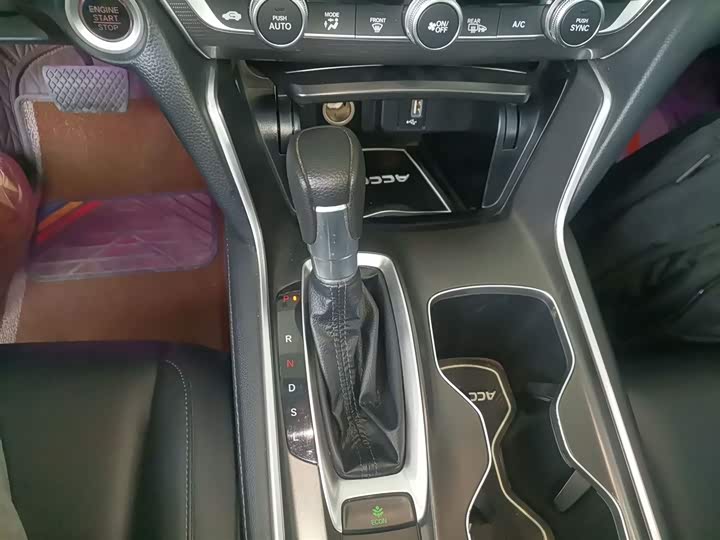 Фото 14 - Honda Accord