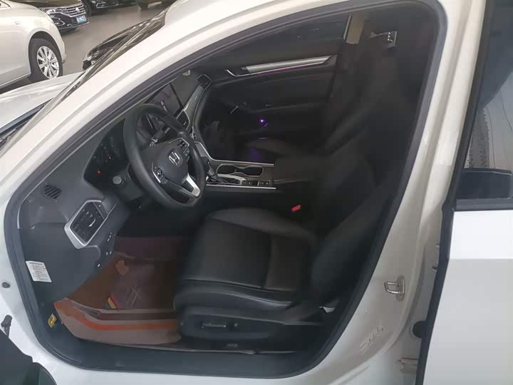 Фото 15 - Honda Accord