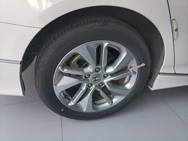 Фото 26 - Honda Accord