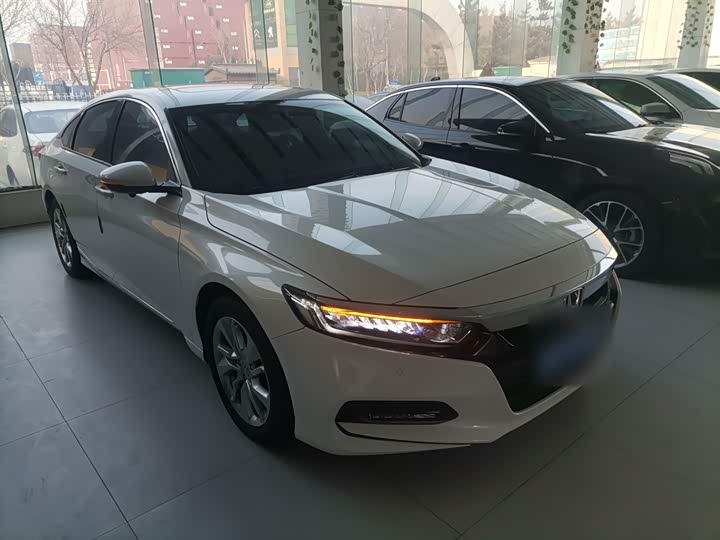 Фото 4 - Honda Accord