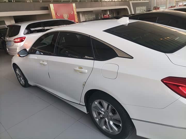 Фото 5 - Honda Accord