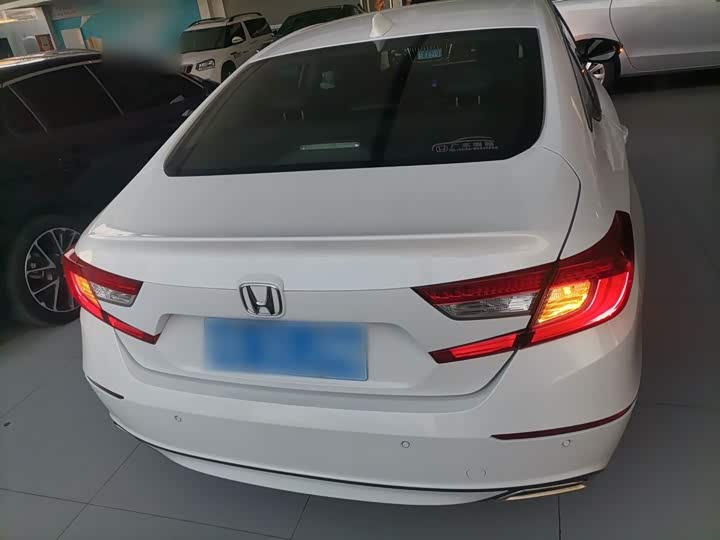 Фото 6 - Honda Accord