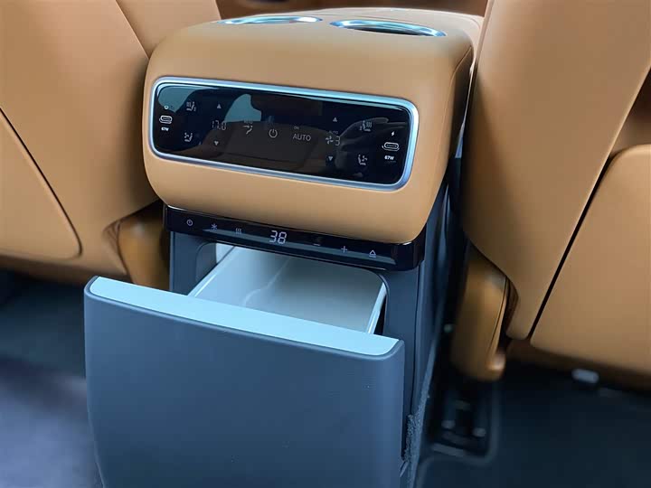 Фото 25 - LiXiang L9