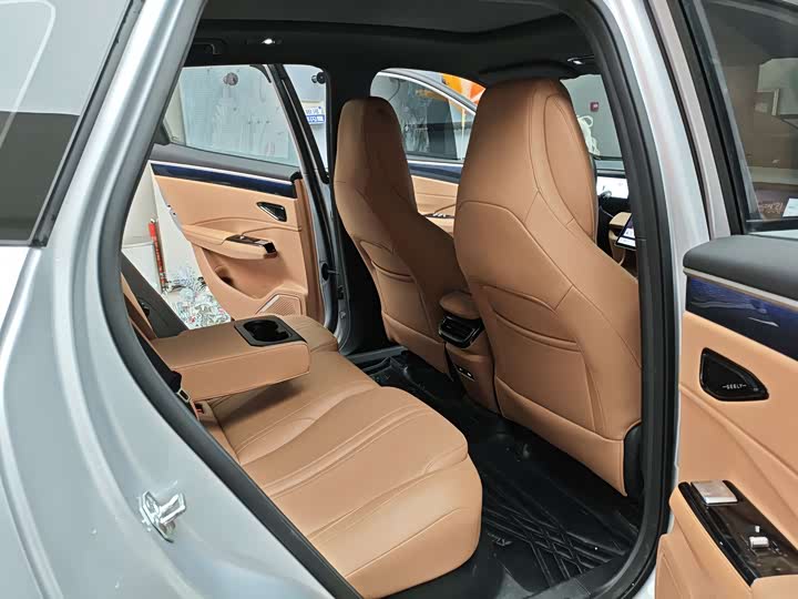 Фото 11 - Geely Galaxy L7