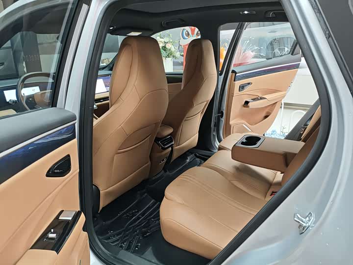 Фото 12 - Geely Galaxy L7