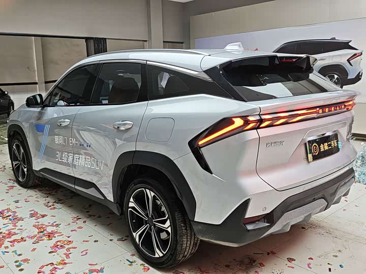 Фото 2 - Geely Galaxy L7