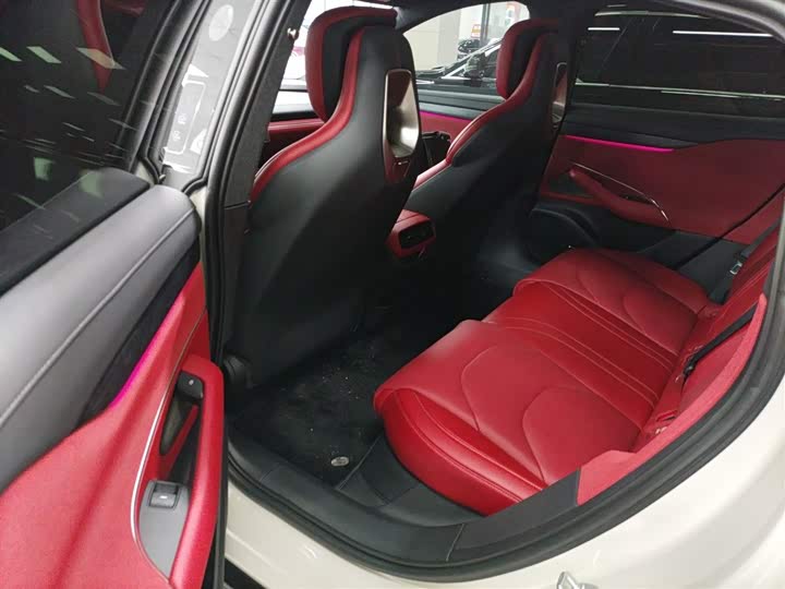 Фото 17 - Xiaomi SU7