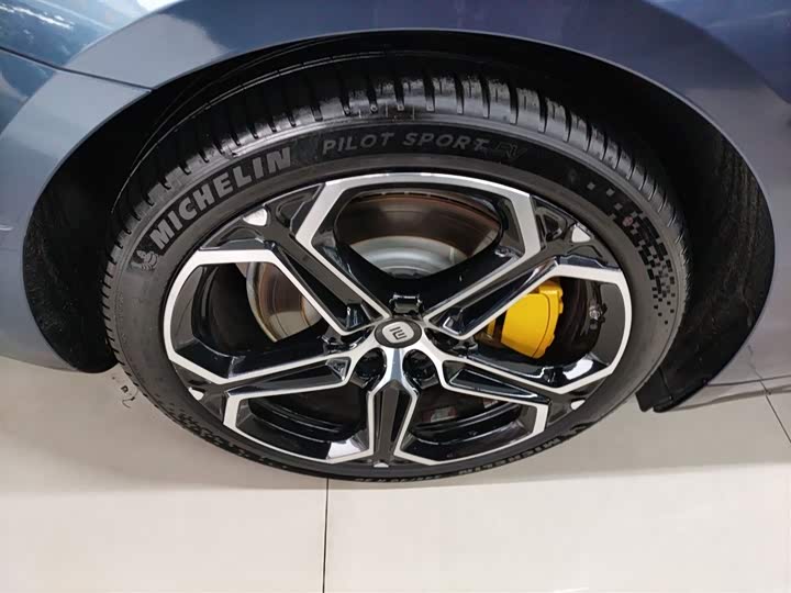 Фото 26 - Xiaomi SU7