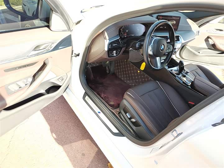 Фото 14 - BMW 5 Series