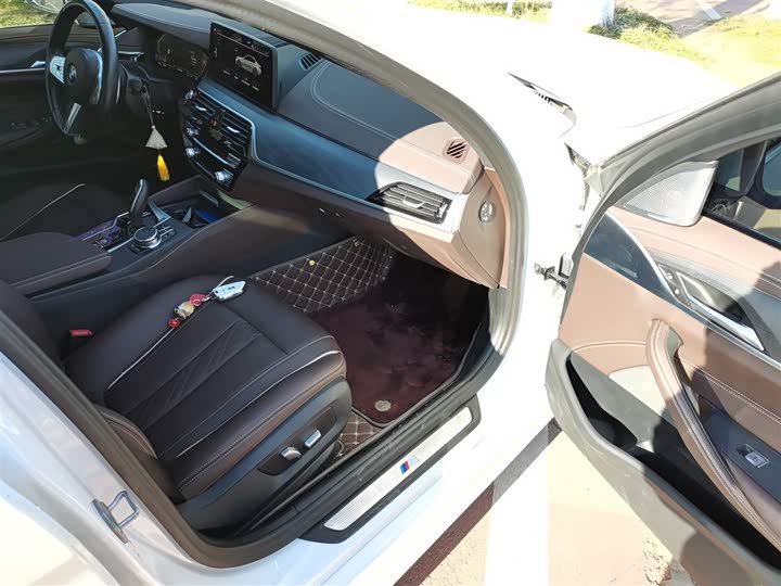 Фото 20 - BMW 5 Series