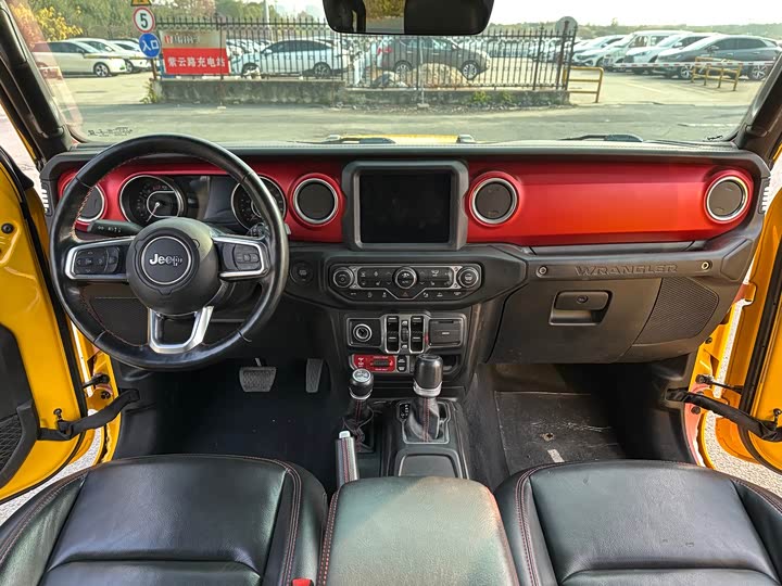 Фото 10 - Jeep Wrangler