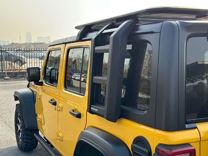 Фото 4 - Jeep Wrangler