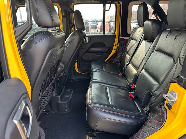 Фото 9 - Jeep Wrangler