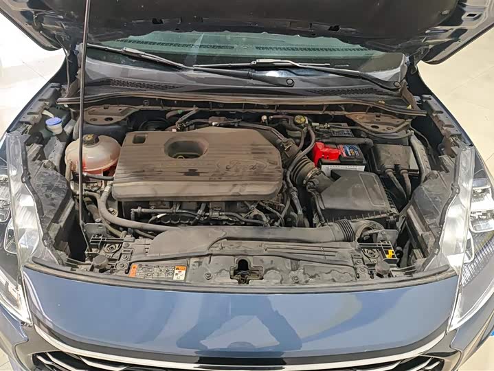 Фото 10 - Ford Escape