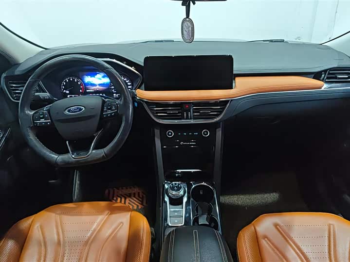 Фото 12 - Ford Escape