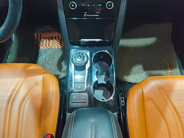 Фото 16 - Ford Escape