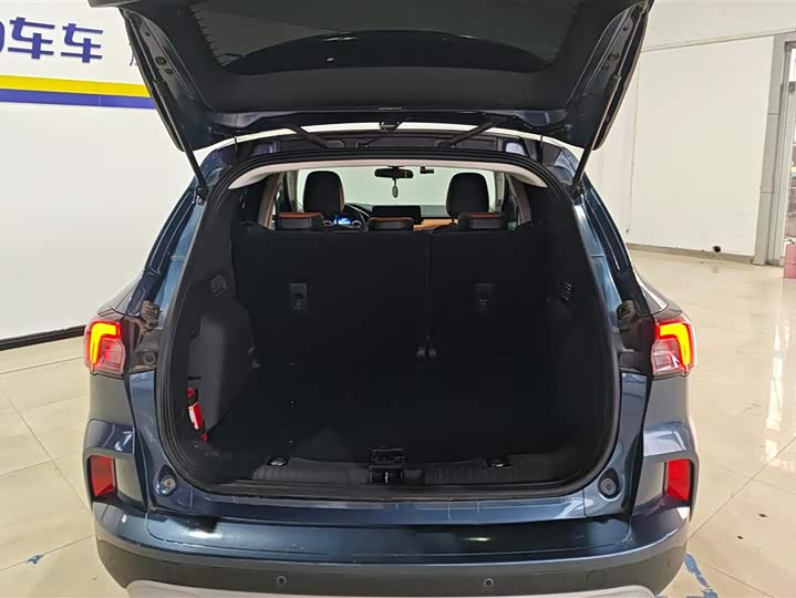 Фото 4 - Ford Escape