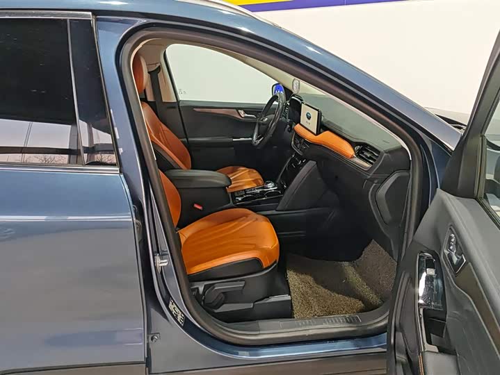 Фото 8 - Ford Escape