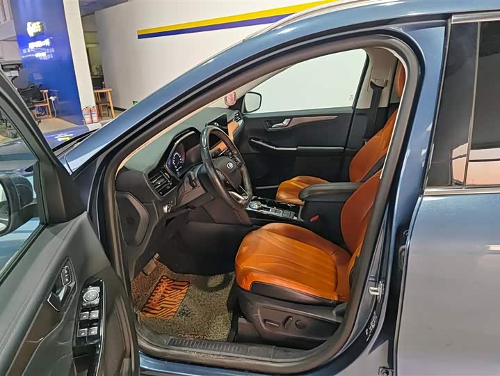 Фото 9 - Ford Escape