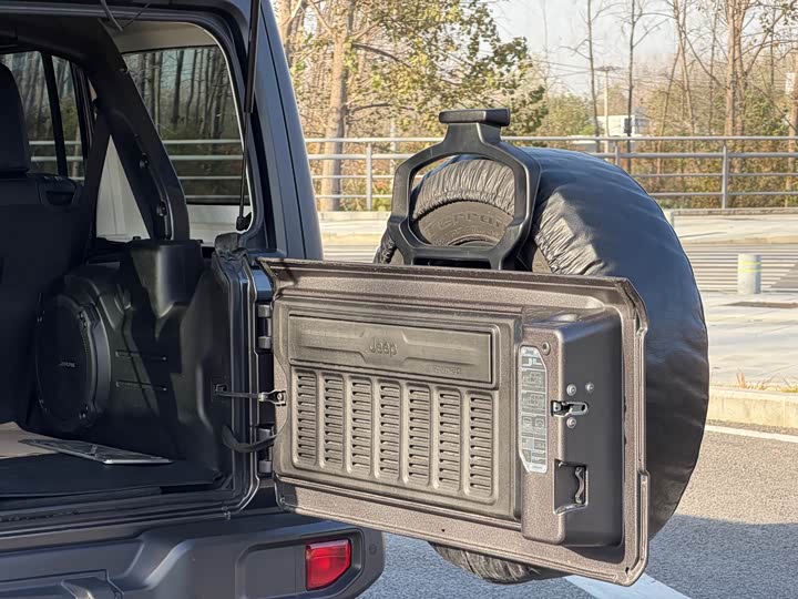 Фото 11 - Jeep Wrangler