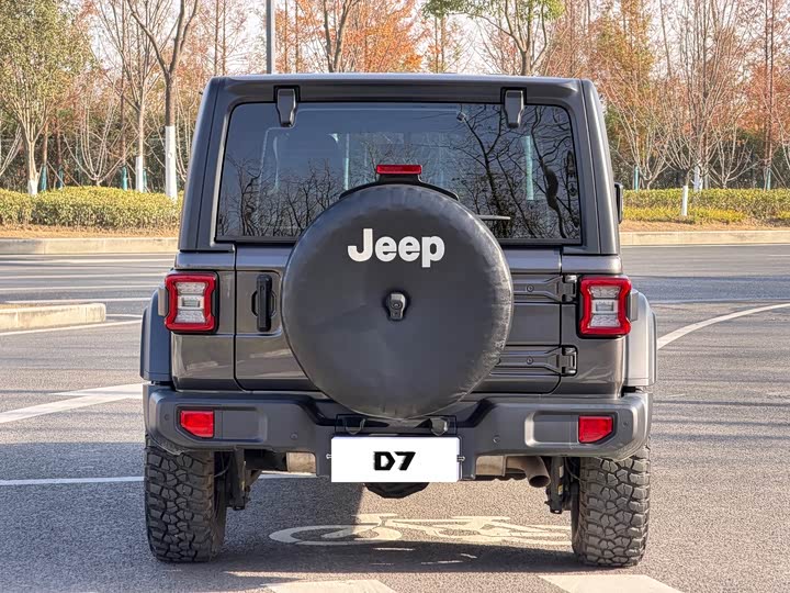 Фото 15 - Jeep Wrangler