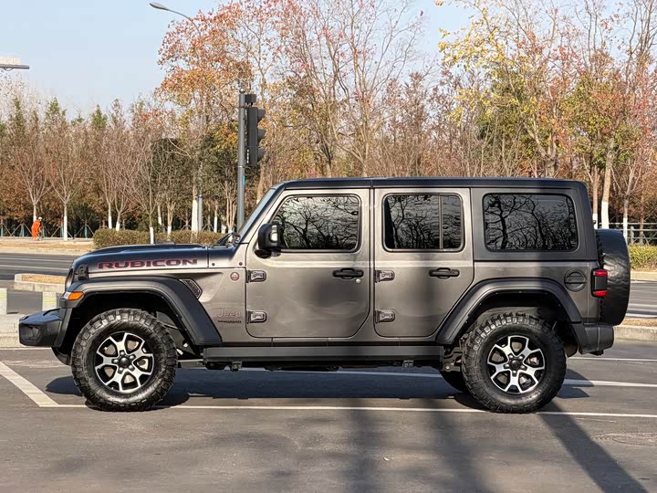 Фото 18 - Jeep Wrangler