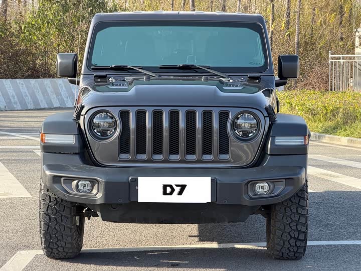 Фото 2 - Jeep Wrangler