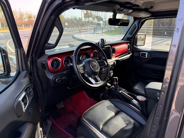 Фото 4 - Jeep Wrangler