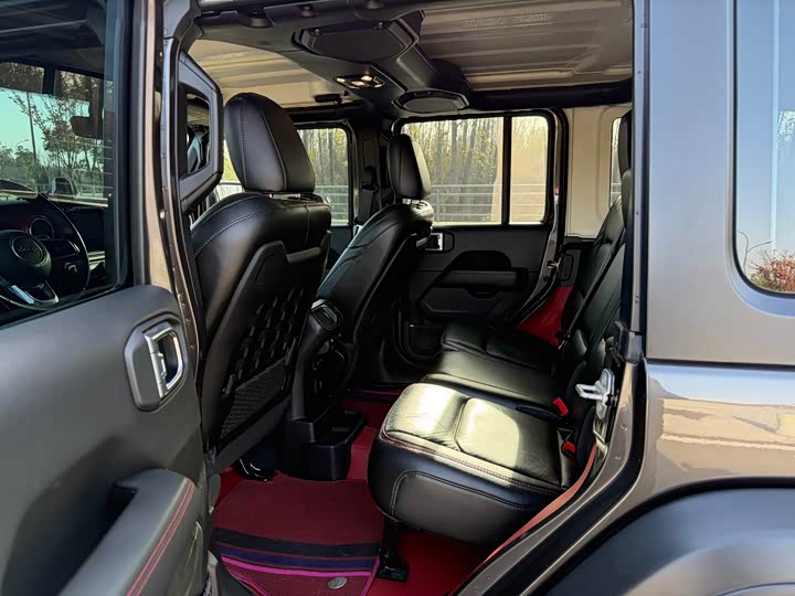 Фото 5 - Jeep Wrangler