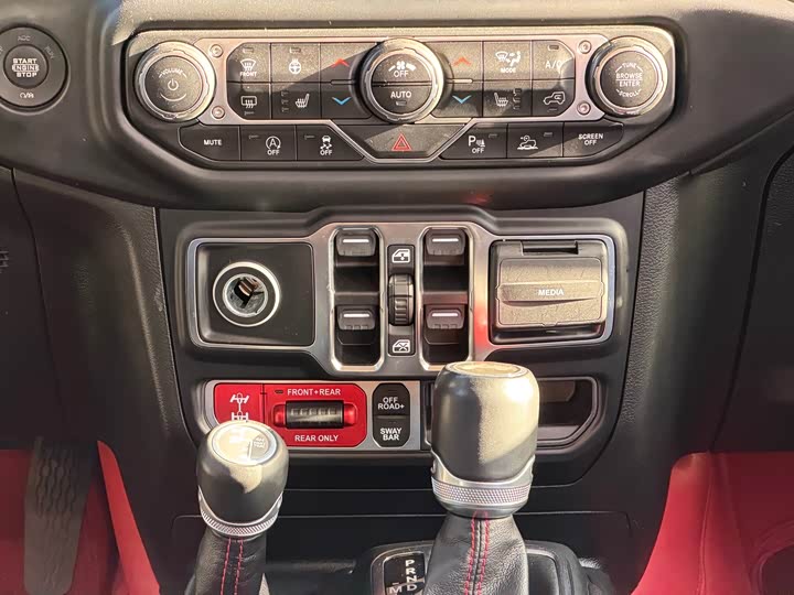 Фото 8 - Jeep Wrangler