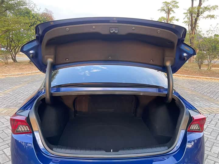 Фото 15 - Kia K5