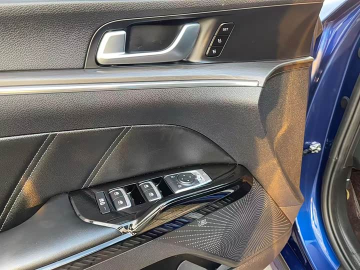 Фото 17 - Kia K5