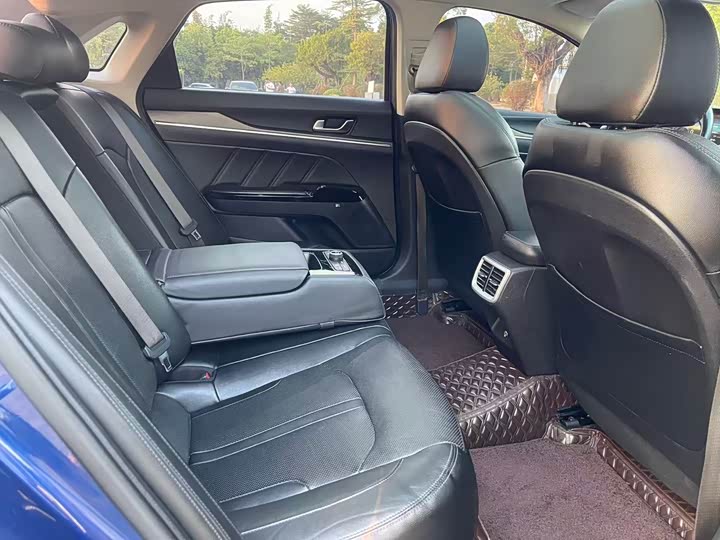 Фото 27 - Kia K5