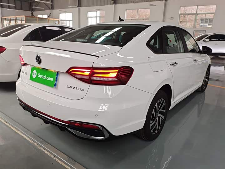 Фото 7 - Volkswagen Lavida