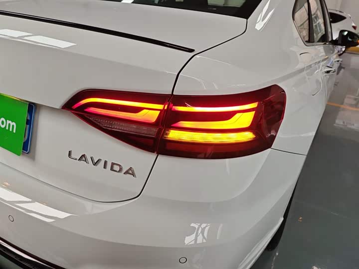 Фото 8 - Volkswagen Lavida