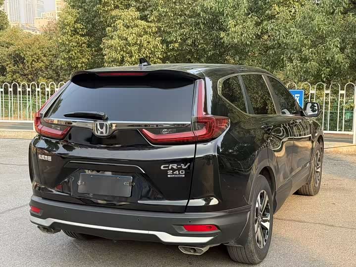 Фото 18 - Honda CR-V