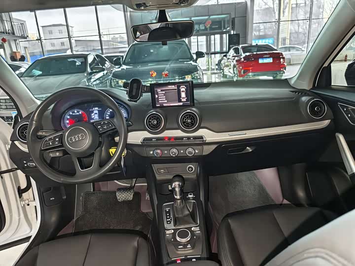 Фото 10 - Audi Q2L