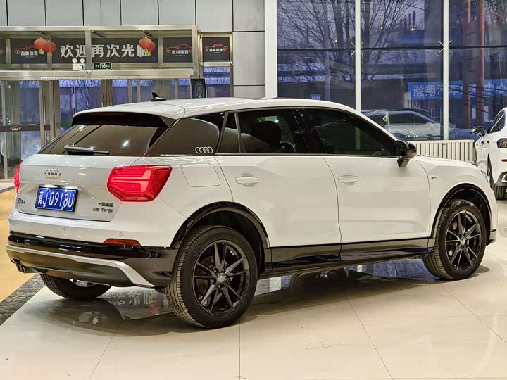 Фото 16 - Audi Q2L