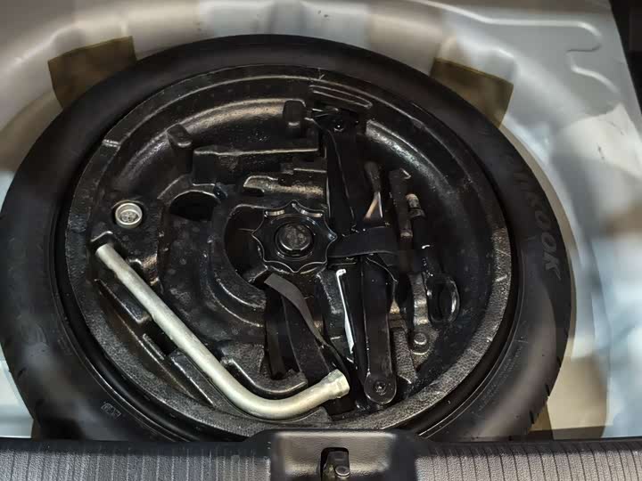 Фото 18 - Audi Q2L