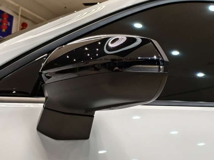 Фото 6 - Audi Q2L