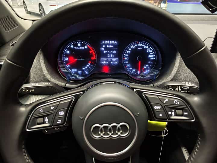 Фото 8 - Audi Q2L