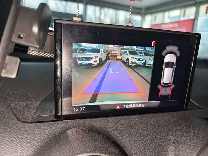 Фото 9 - Audi Q2L